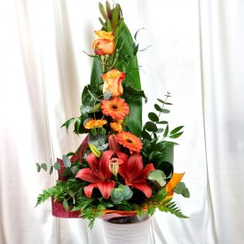 Liliomos elegáns virágkompozíció